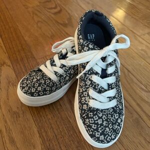 Gap Kids Platform Sneakers Girls Size 1 - like new, never worn